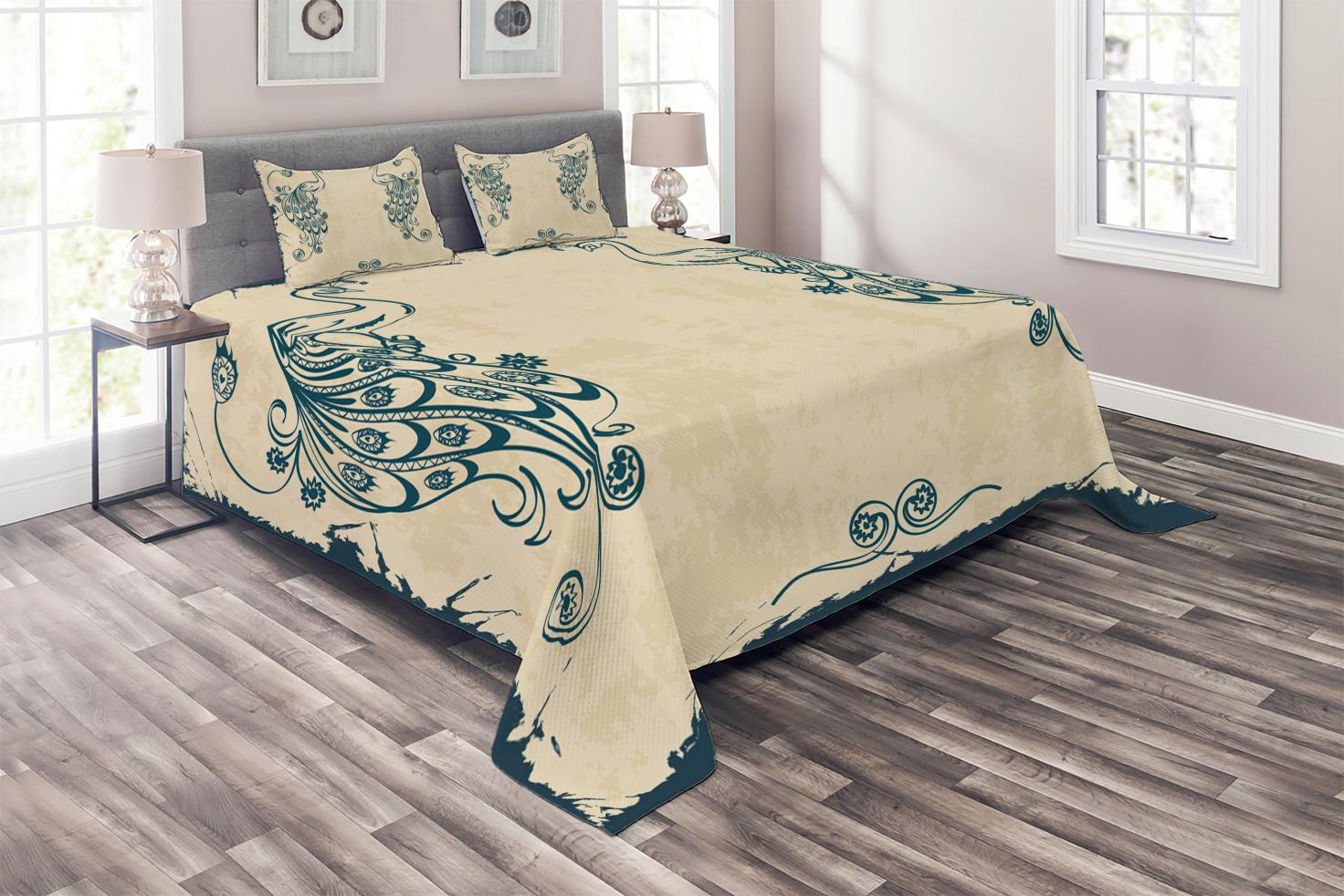Peacock Coverlet Set, Retro Style Vintage Artwork with Peacocks Animal
