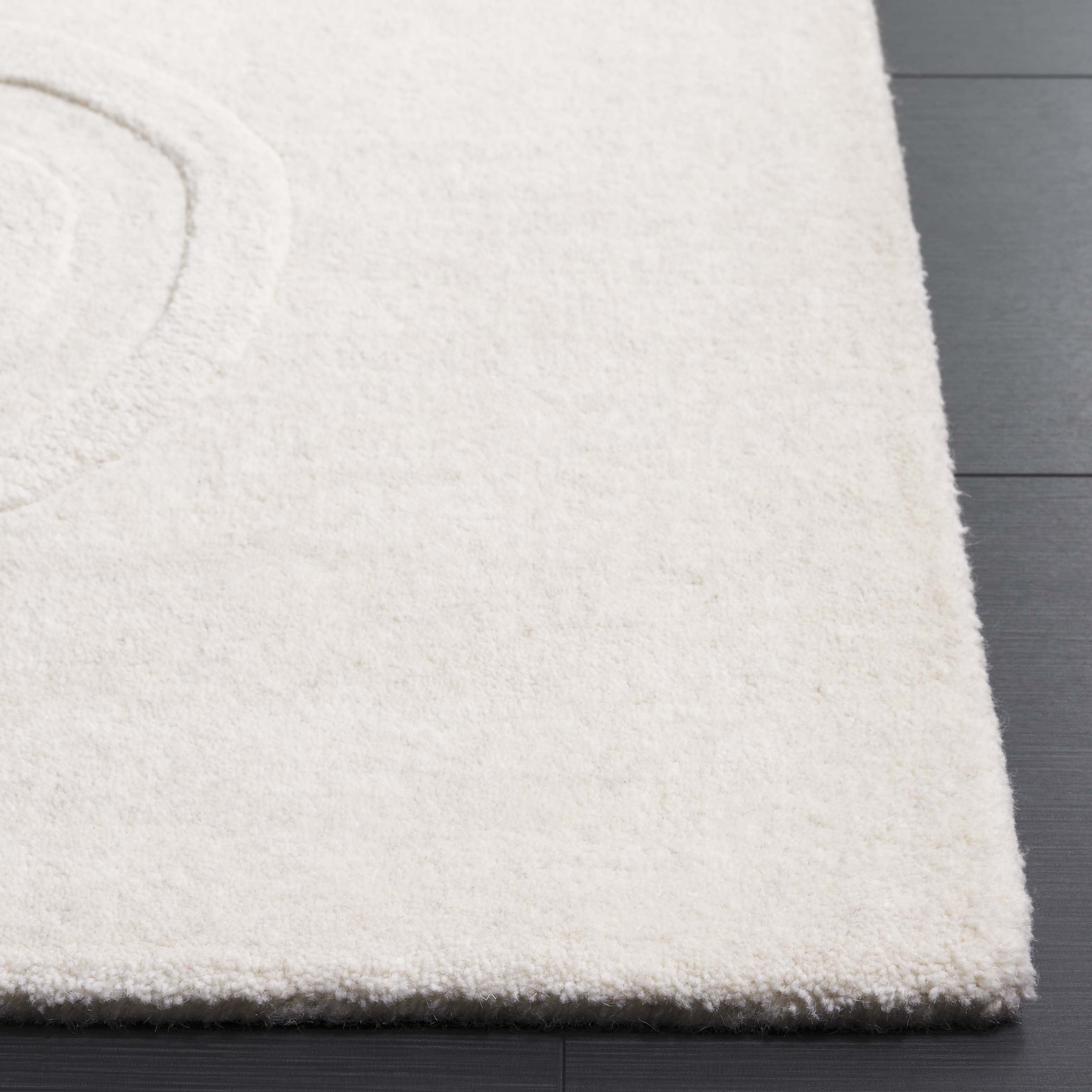 SAFAVIEH Mykonos Trecia Geometric Area Rug, Ivory, 6' x 9'