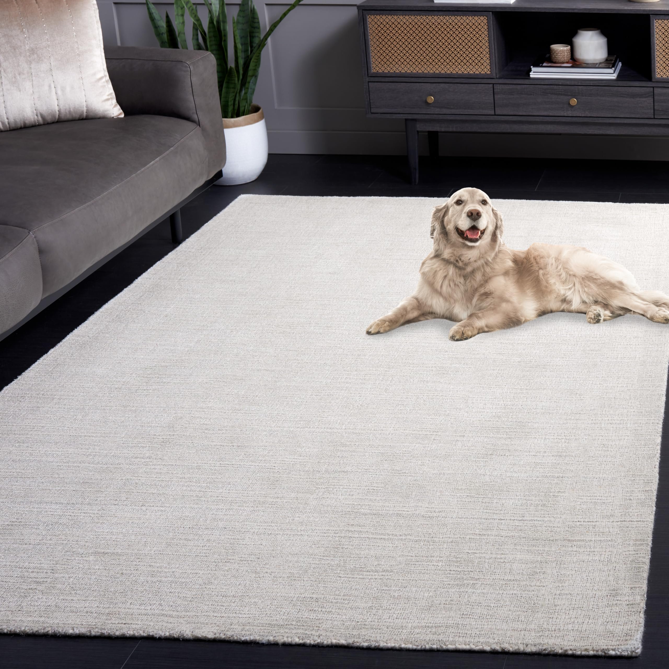 SAFAVIEH Mirage Romayne Distressed Area Rug, Ivory, 5' x 8'