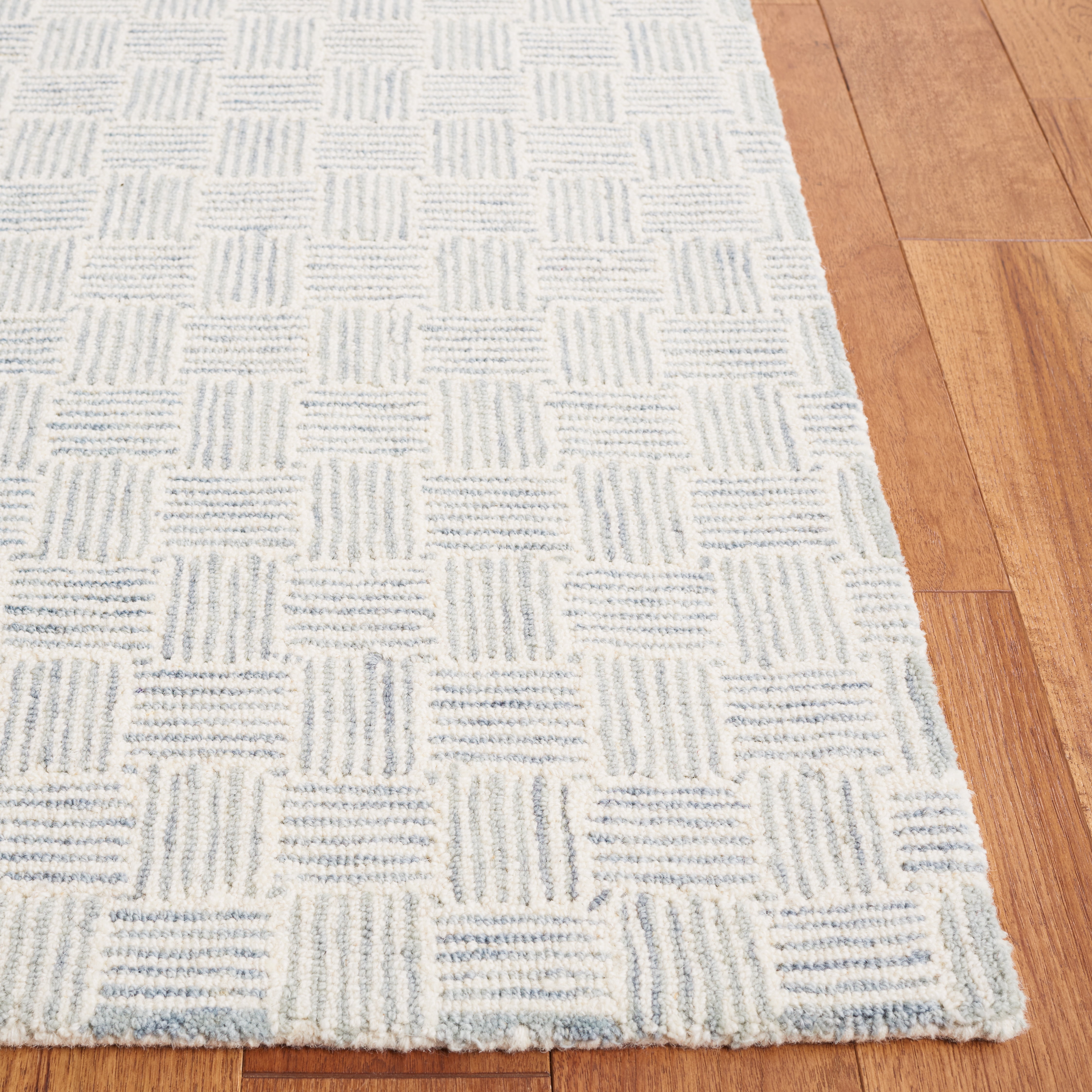 SAFAVIEH Micro-Loop Charlotte Solid Area Rug, Grey/Ivory, 5' x 5' Square