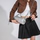 thumbnail image 3 of Bolso bandolera de moda para mujer Bolso bandolera de hombro de cuero PU sólido (Plata), 3 of 6