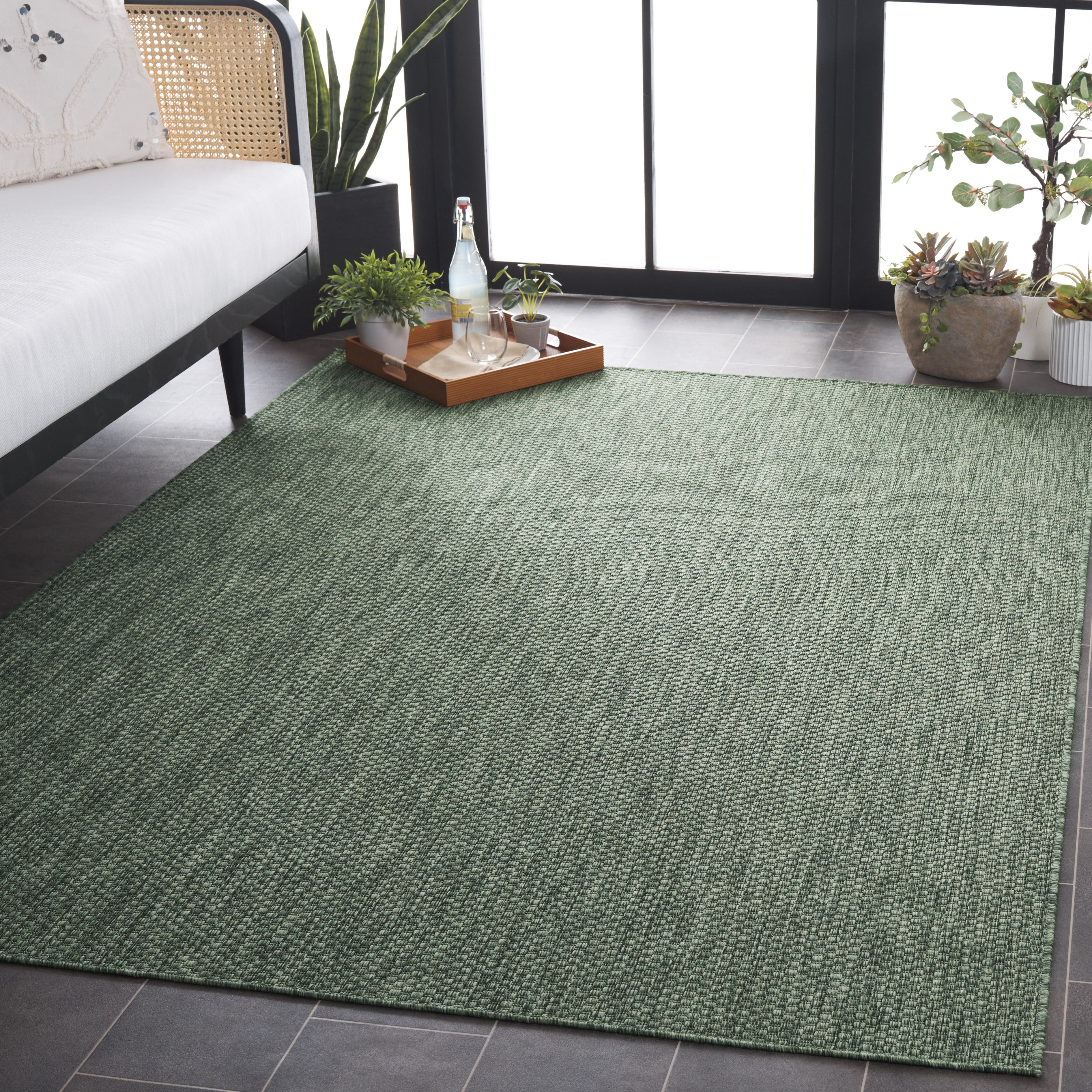 SAFAVIEH Beach House Jacinth Solid Indoor/Outdoor Area Rug, Green, 6'7" x 6'7" Square