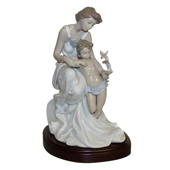 Lladro Figurine: 7649 Where Love Begins | Worn Box
