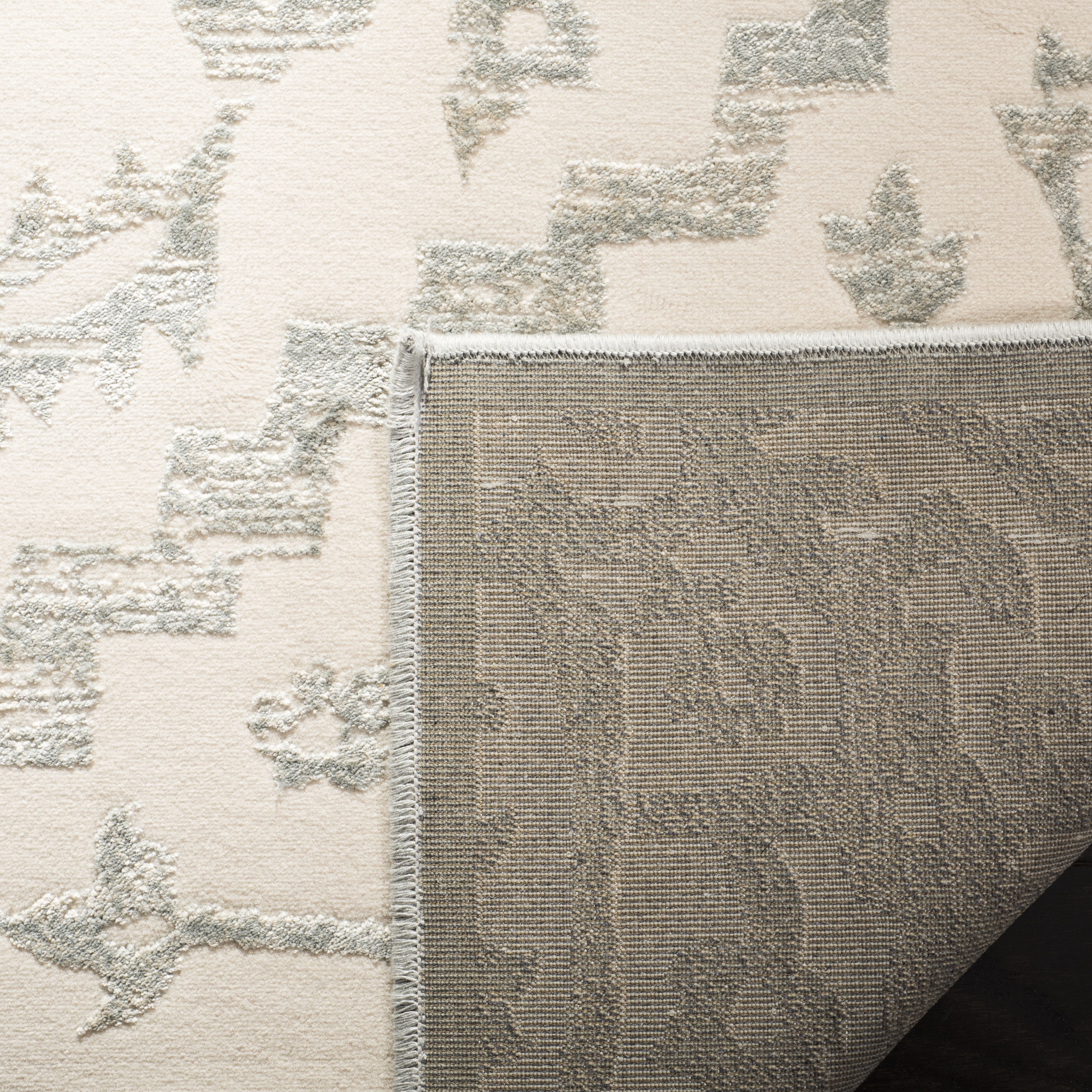 SAFAVIEH Noble Mackenzie Geometric Floral Area Rug, Light Blue/Ivory, 4' x 5'7"