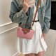 thumbnail image 5 of Bolsas de cuerpo de moda para mujeres bolsos de hombro pequeños (rosa y marrón), 5 of 7