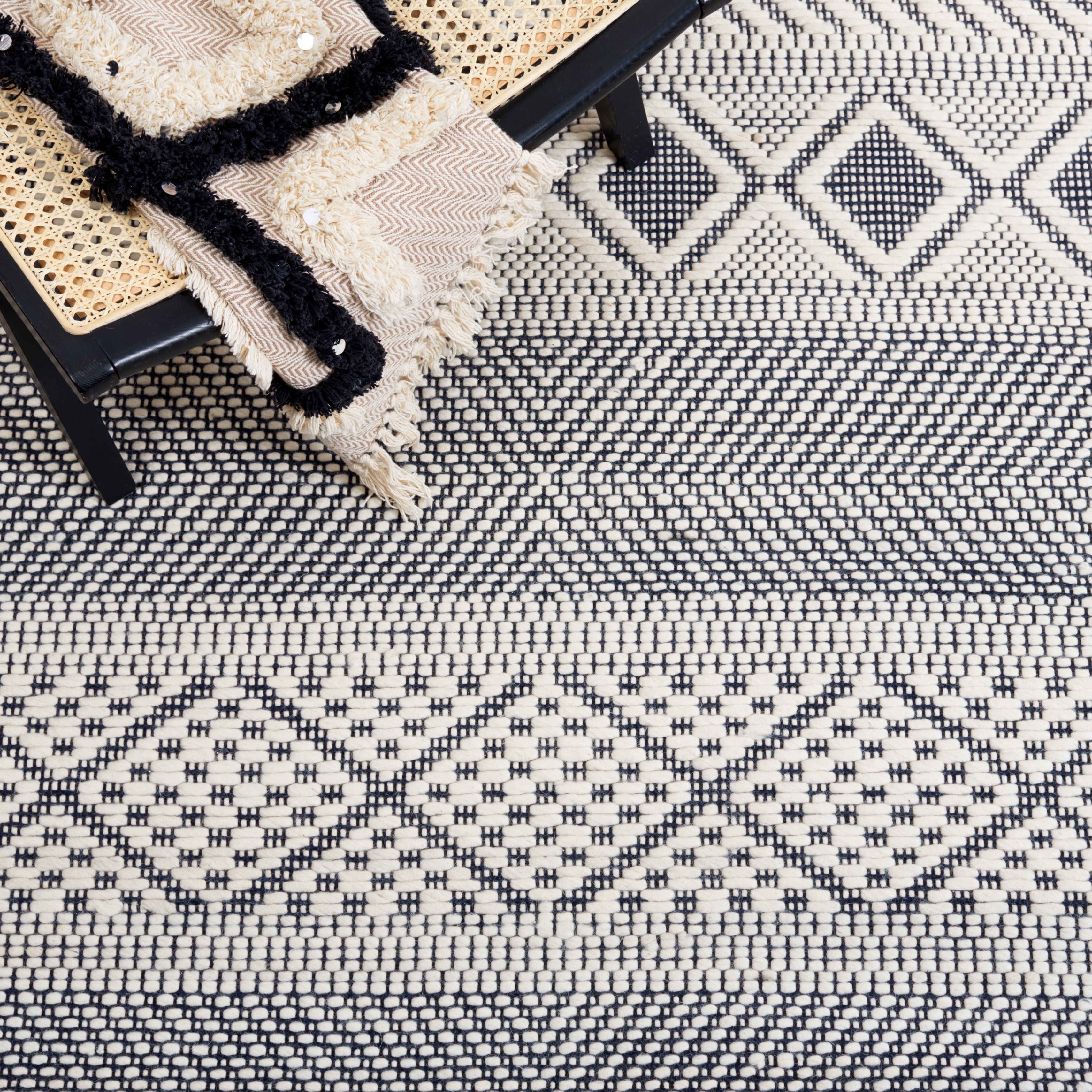 SAFAVIEH Natura Renee Geometric Wool Area Rug, Ivory/Navy, 5' x 8'