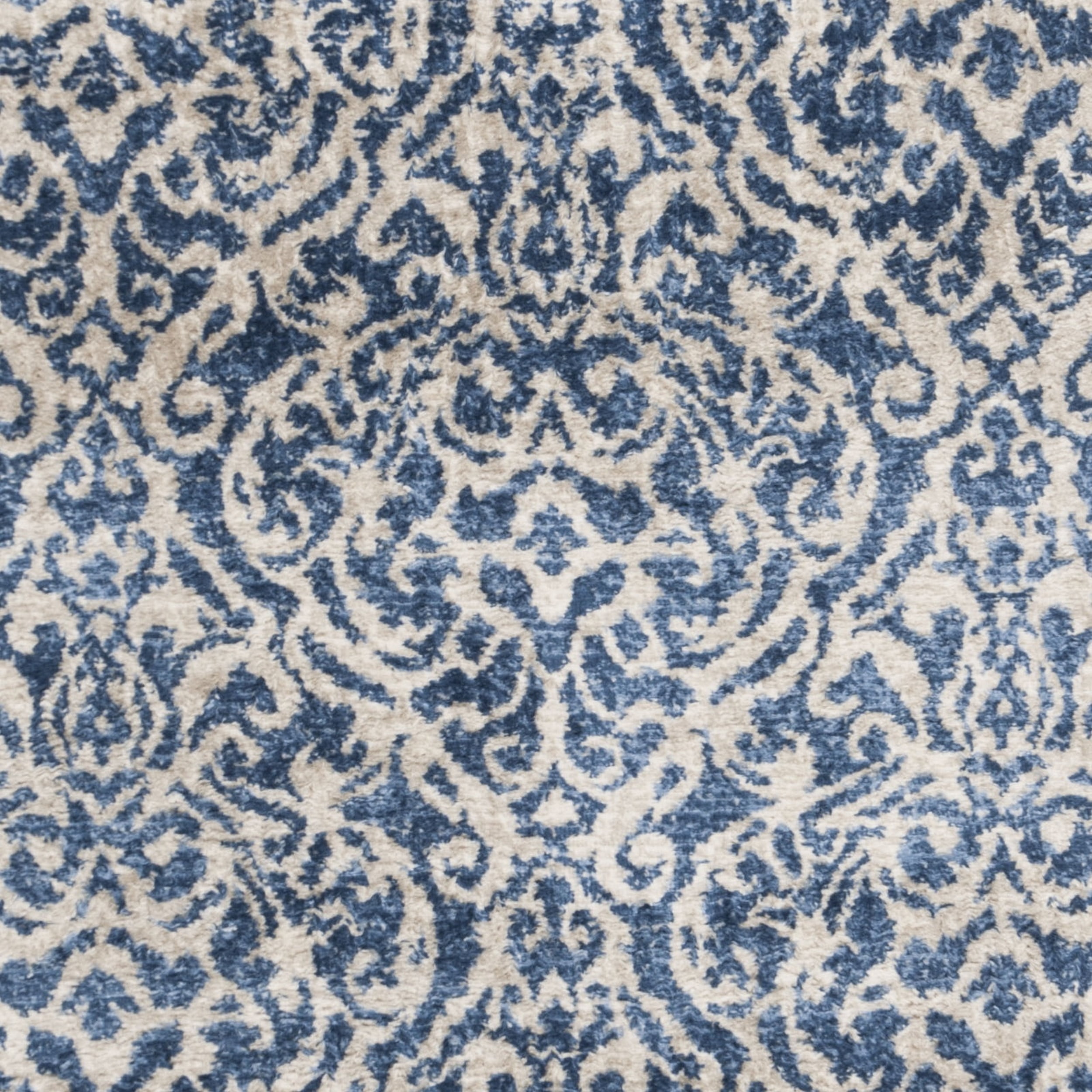SAFAVIEH Brentwood Dilara Damask Area Rug, 4' x 6', Navy/Cream
