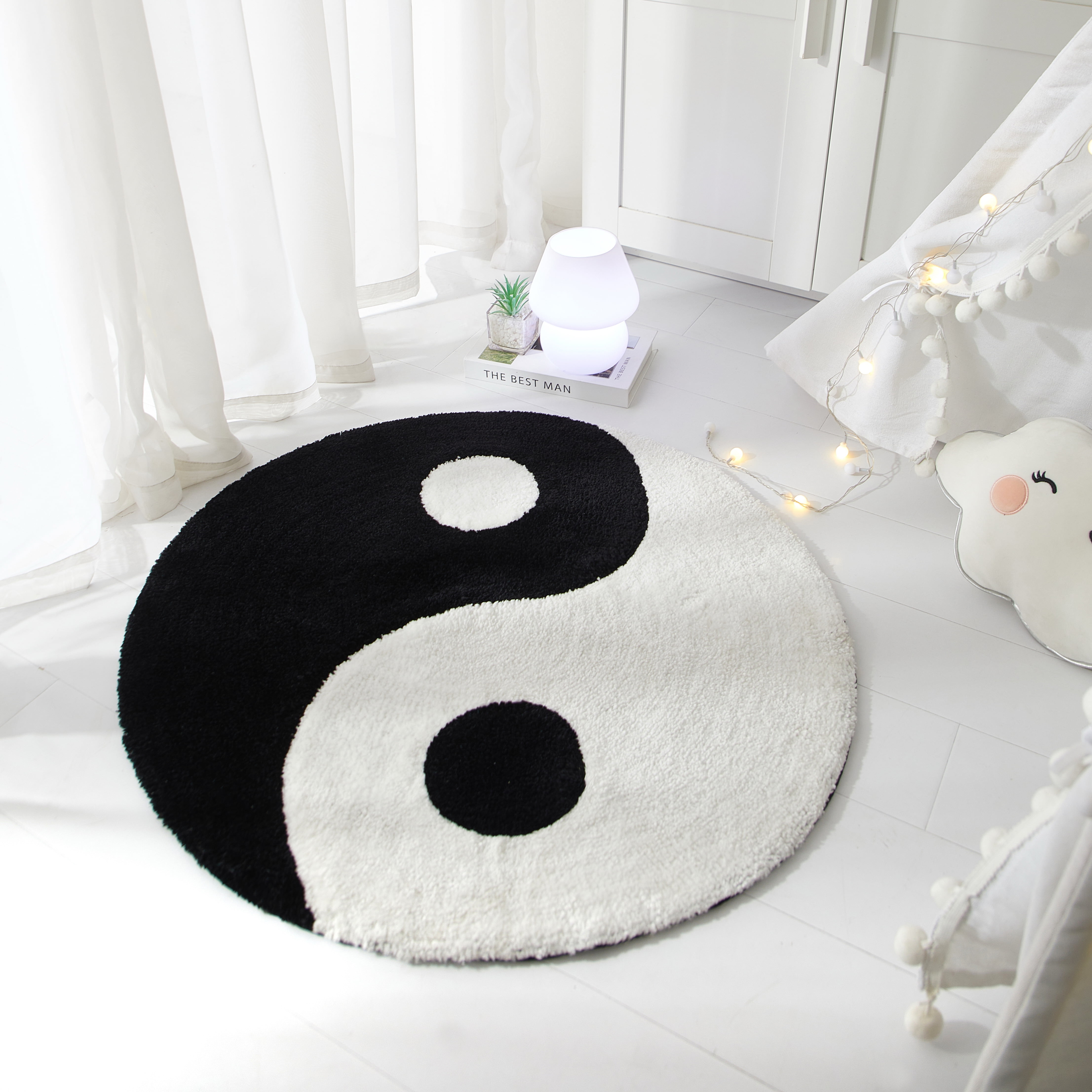 Mainstays 30 in x 30 in Yin Yang Shaped Area Rug, Black and White