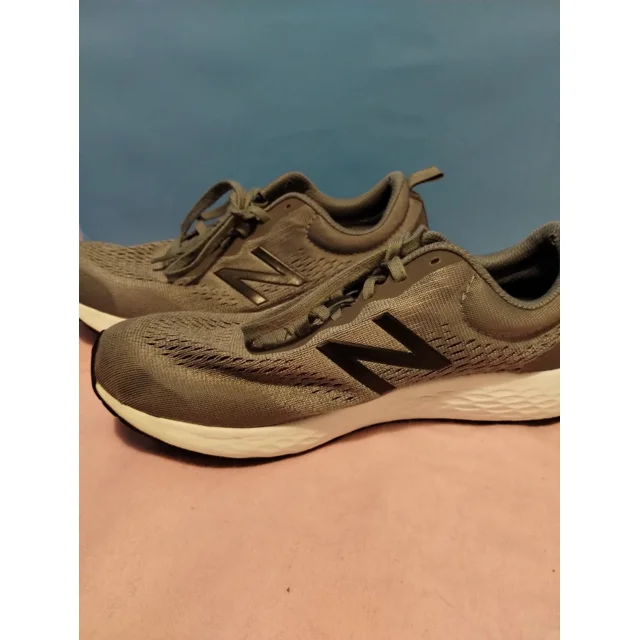 New Balance Mens FF Arishi V3 MARISLG3 Gray Running Shoes Sneakers Size 8
