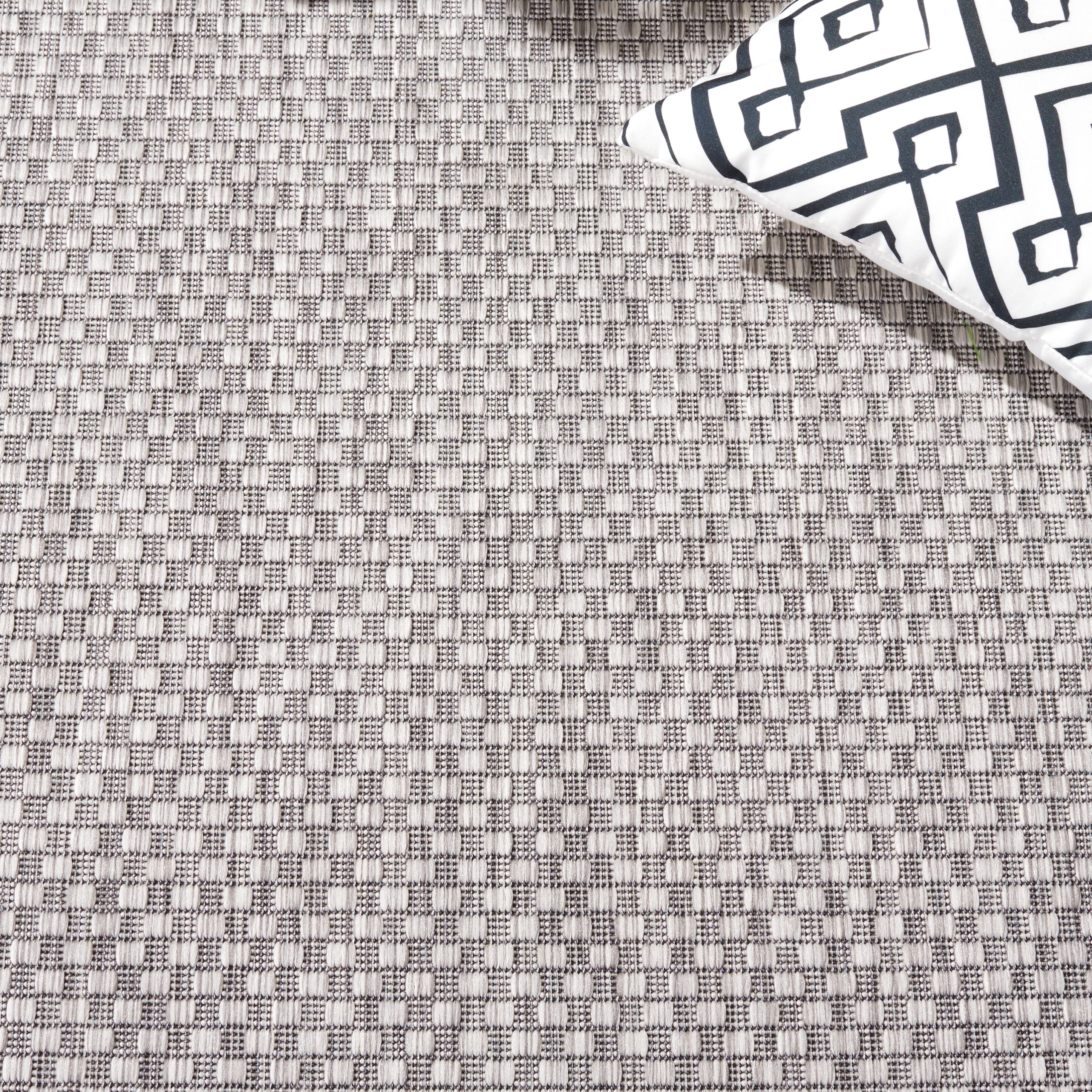 Safavieh Courtyard Ercan Bordered Indoor/Outdoor Area Rug, Light Gray/Black, 2'7" x 5'