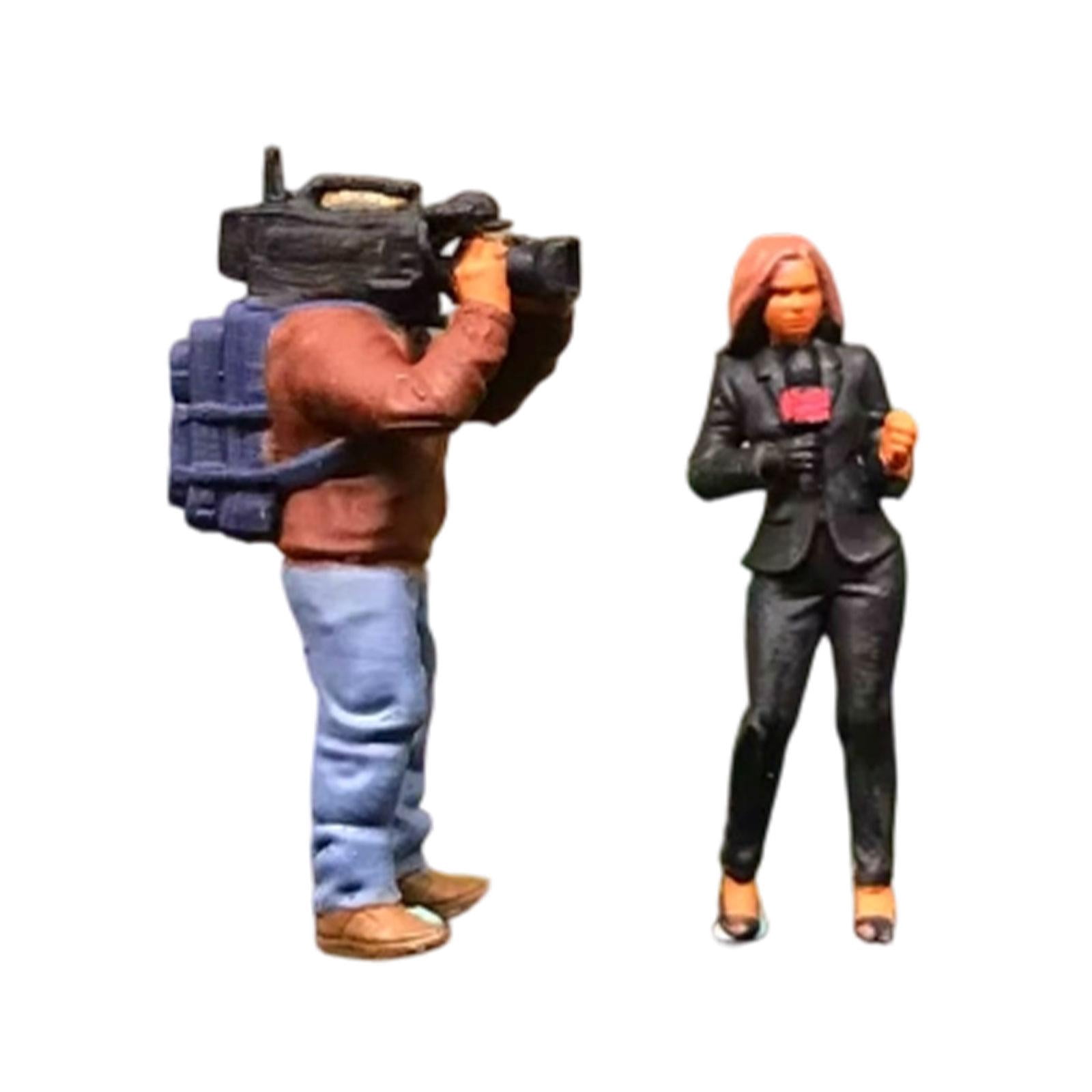 2 Pieces 1:64 Scale Miniature People Reporter Figures Realistic Resin for DIY Projects and Scene Decor