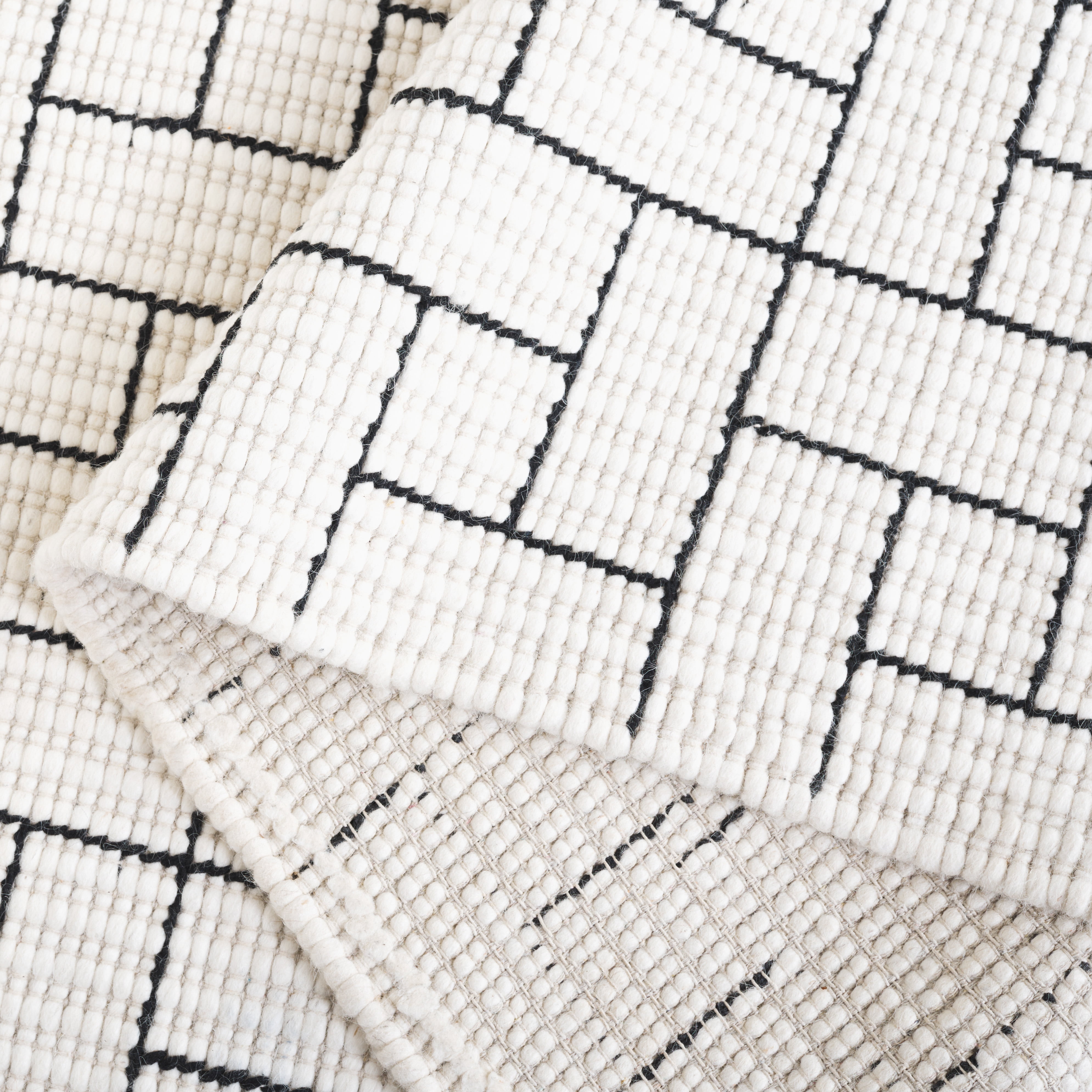SAFAVIEH Natura Philander Geometric Area Rug, Ivory/Black, 8' x 10'