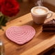 thumbnail image 5 of Mantel individual de algodón tejido en forma de corazón • Protector de mesa rosa intenso • Esterilla lavable duradera de 12,5x10,5 cm • Decoración decorativa para la mesa de San Valentín, 5 of 6