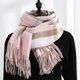 thumbnail image 4 of Bufandas a cuadros para mujeres y hombres Bufandas de otoño e invierno Bufanda de invierno con tacto de cachemira Bufanda a cuadros escoceses suave y cálida, 4 of 5