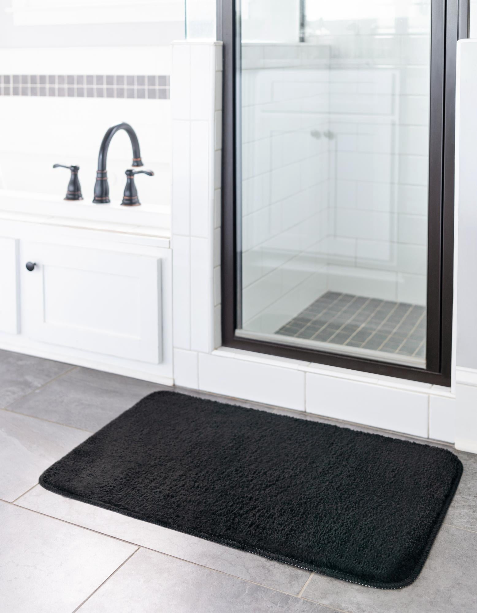 Rugs.com Bano Everyday Bath Mat Collection Rug – 1' 8 x 2' 7 Midnight Black Machine Washable Shag Bath Mat, Extra Soft and Absorbent, Non-Slip, Quick Dry, Perfect for Bathroom