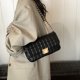thumbnail image 4 of Bolso cuadrado de cuero de PU Bolso de hombro acolchado para mujer con bolso de cadena Bolso hobo, 4 of 9