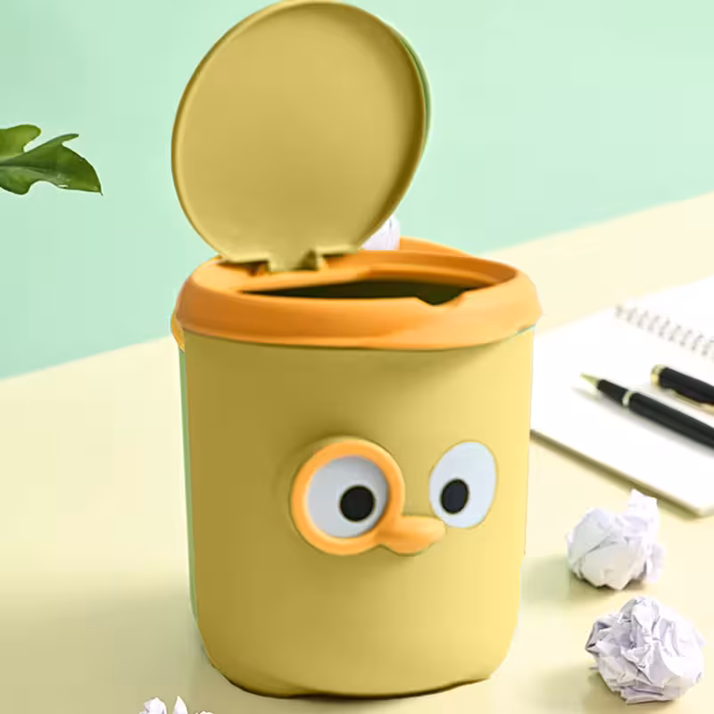 thumbnail image 3 of Mini cubo de basura con tapa, diseño de dibujos animados lindo, encimera de plástico con tapa para mesa, mesita de noche, escritorio de oficina, amarillo, 3 of 8