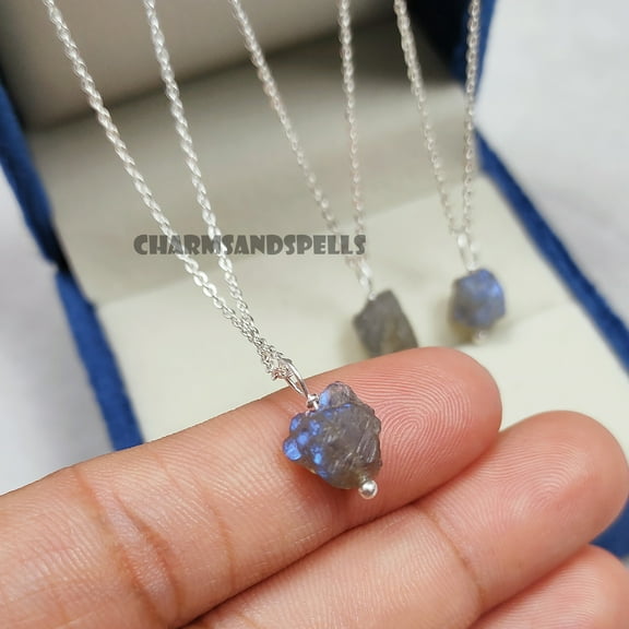 Raw Labradorite Necklace, Raw Labradorite Silver Necklace, Healing Crystal, Gemstone Necklace, Flashy Labradorite Crystal, Girlfriend Gift