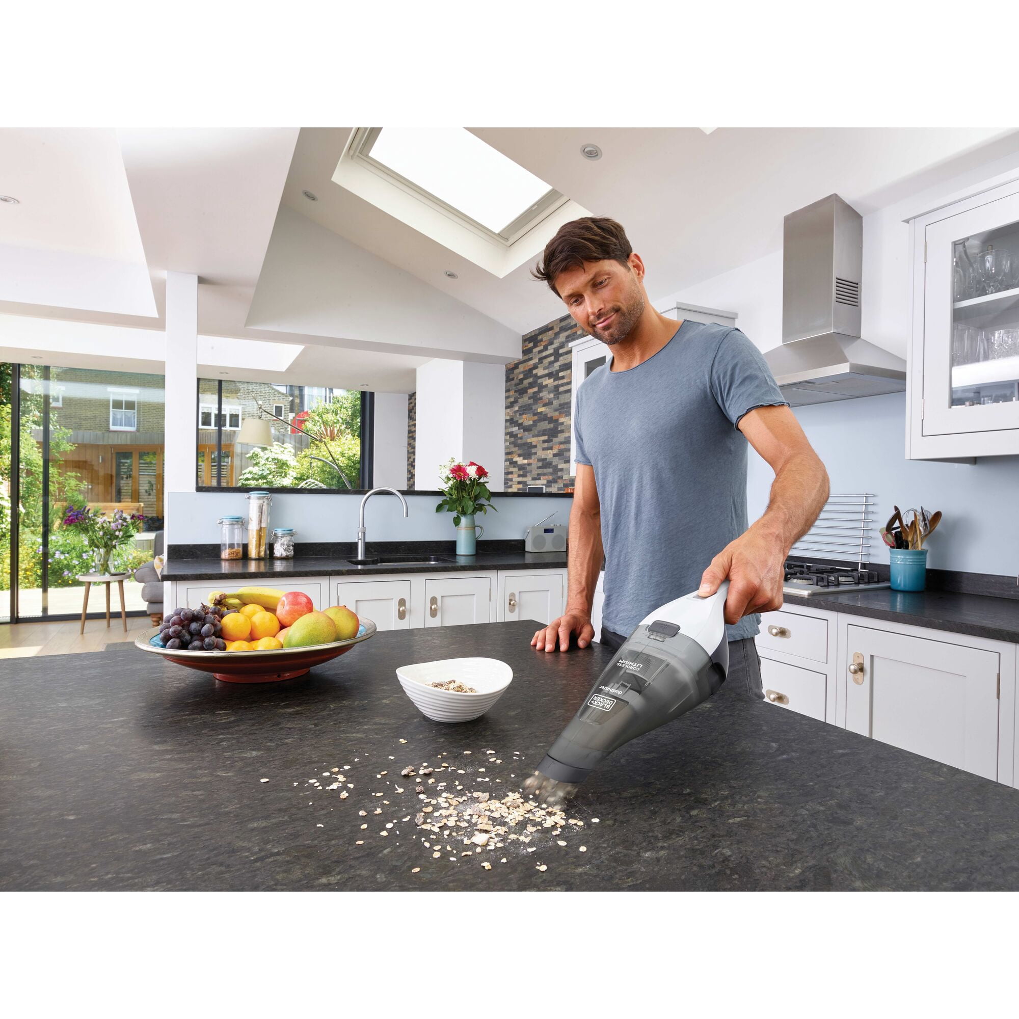 BLACK+DECKER Dustbuster Cordless Lithium-Ion Hand Vacuum, (HNVC220BCZ10)
