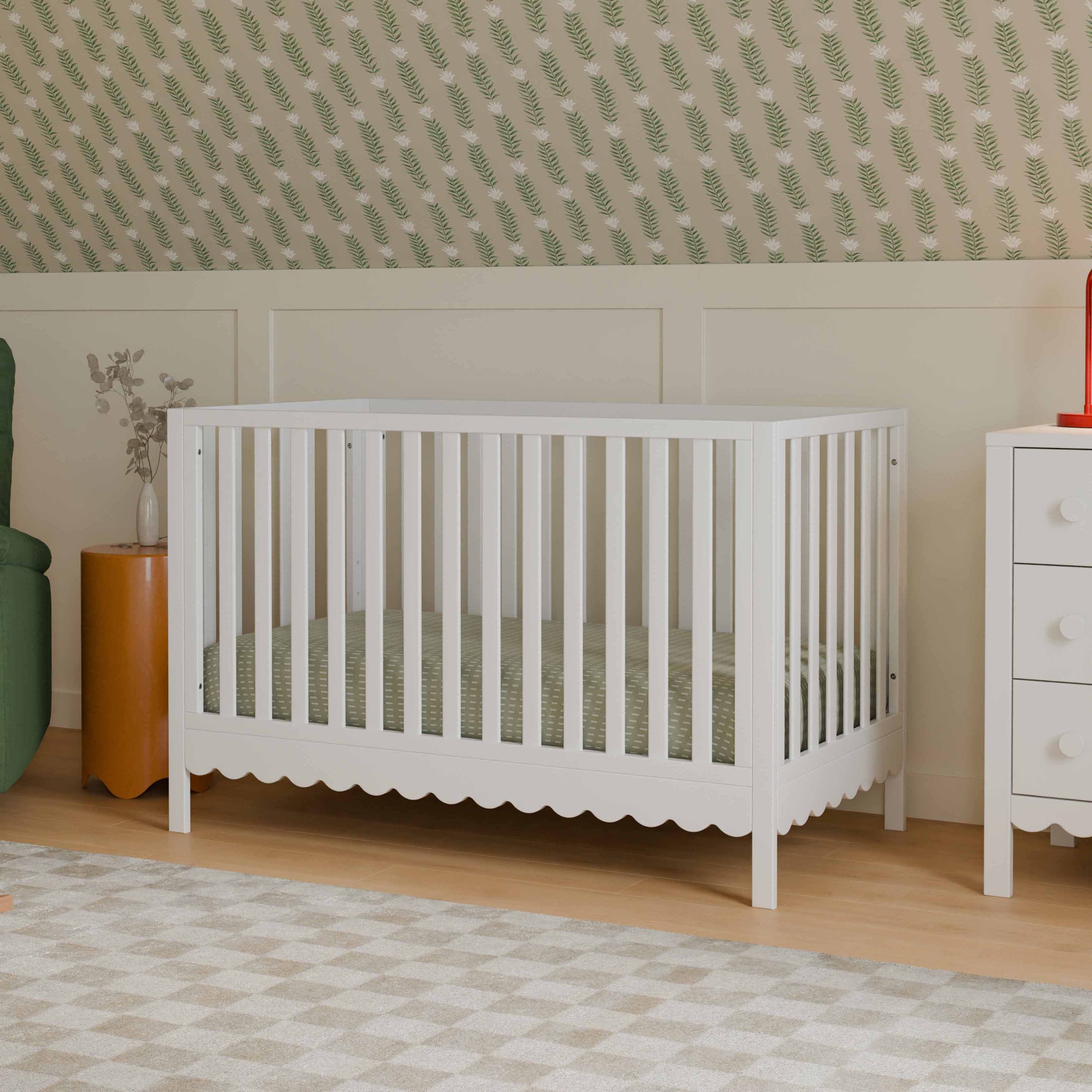daVinci Sammy Scallop 4 in 1 Convertible Crib, White