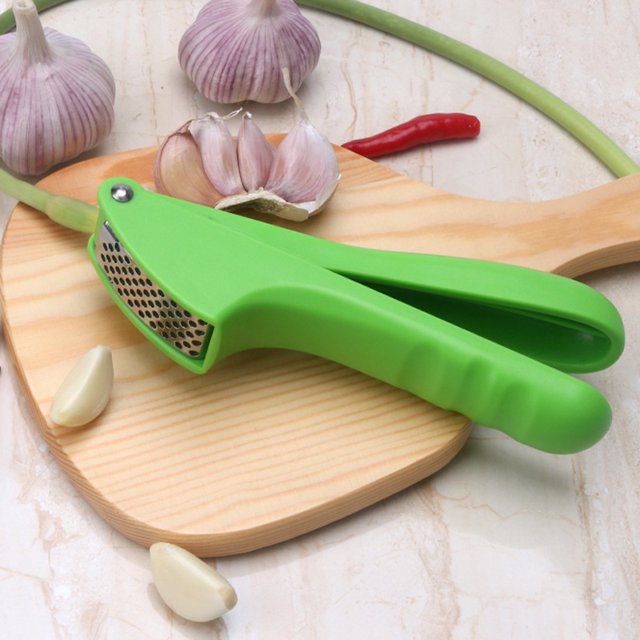 Prensa de ajo, picadora de ajo hecha de plástico y acero inoxidable, trituradora de ajo fácil de apretar y fácil de limpiar y a prueba de óxido verde Sincero Hogar