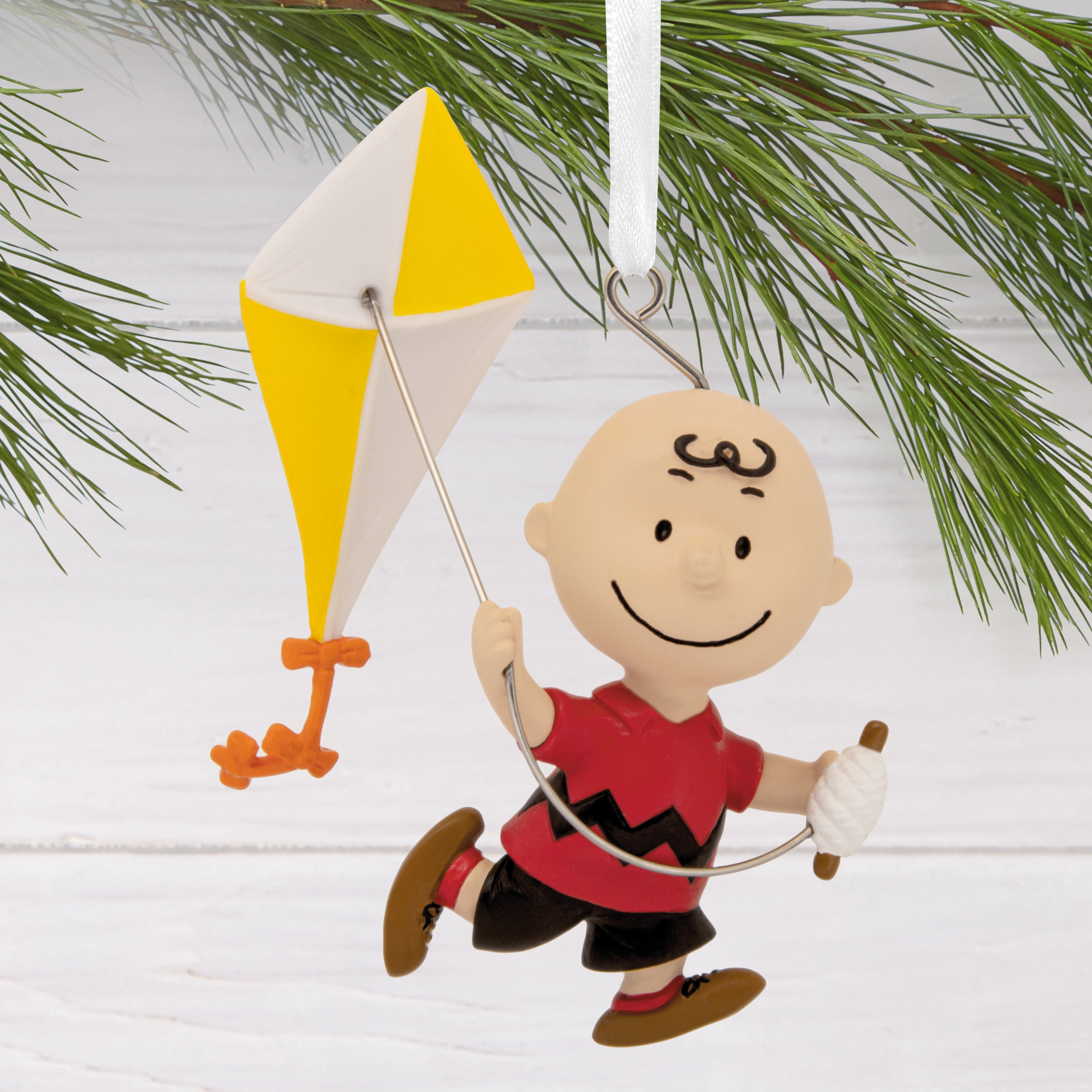 Hallmark Christmas Ornament (Peanuts Charlie Brown With Kite), 1 Count