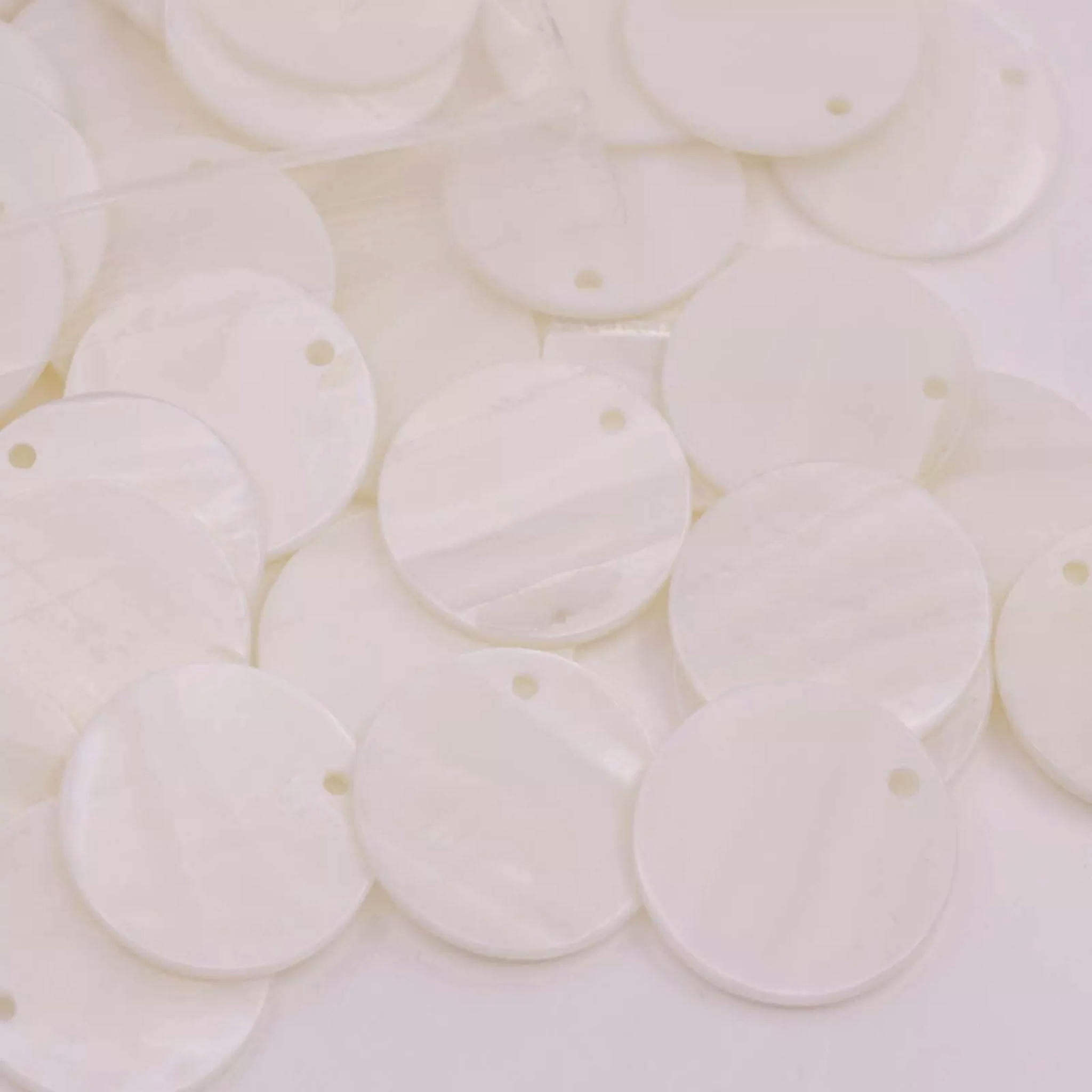 EOEMY 50 Pcs 25mm White Mother Of Pearl Round Coin Shell Pendants Loose Beads
