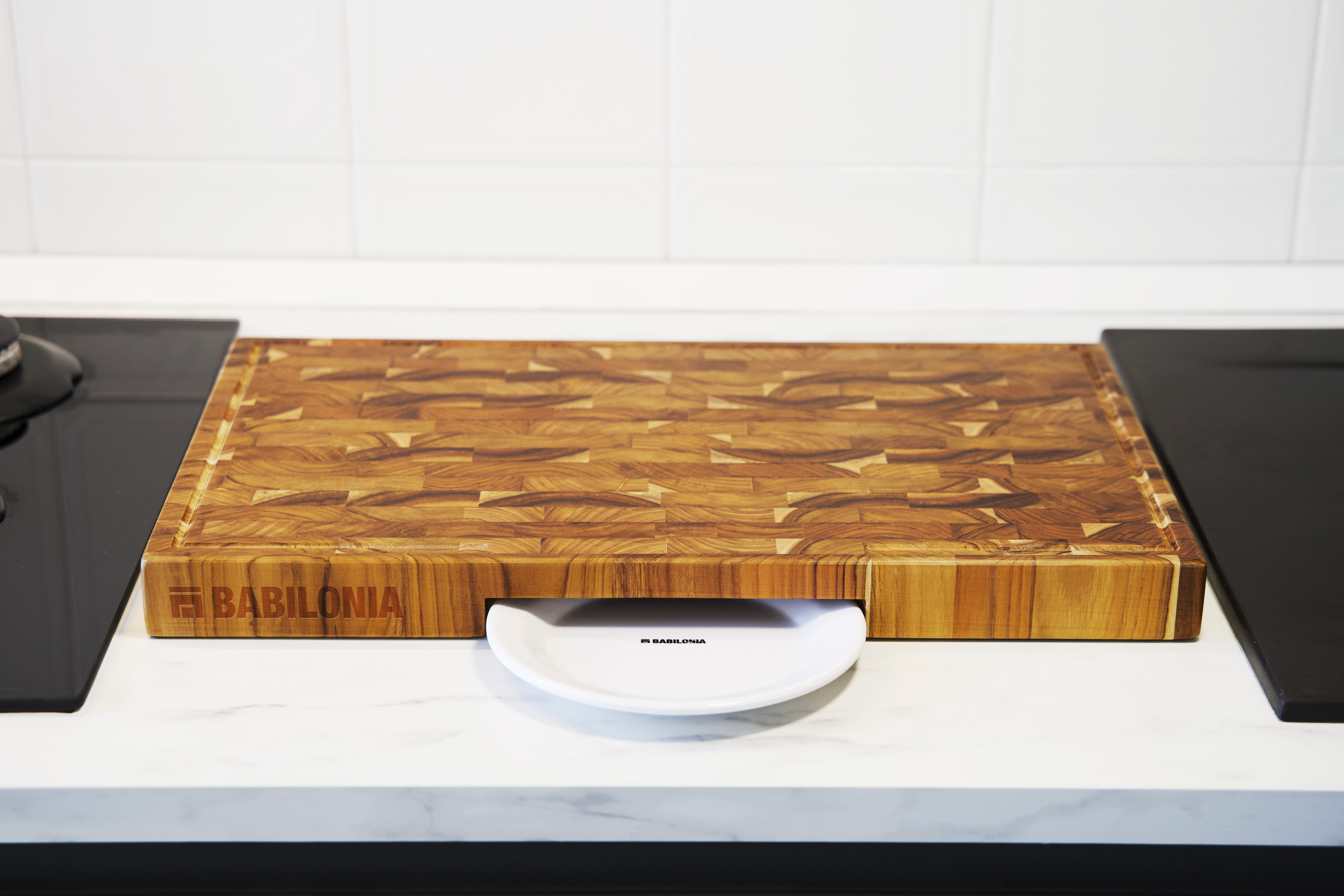 Babilonia Teak Cutting Board, 15.7 x 10.2 x 1.7 inch End Grain Wood Chopping Board with Juice Groove and Handle (Oil & Plate Included)