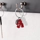 thumbnail image 3 of Llavero con guantes de boxeo "Nunca te rindas" para amantes del deporte. Colgante rojo de guante de boxeo que simboliza coraje y fuerza para boxeadores y entrenadores., 3 of 6
