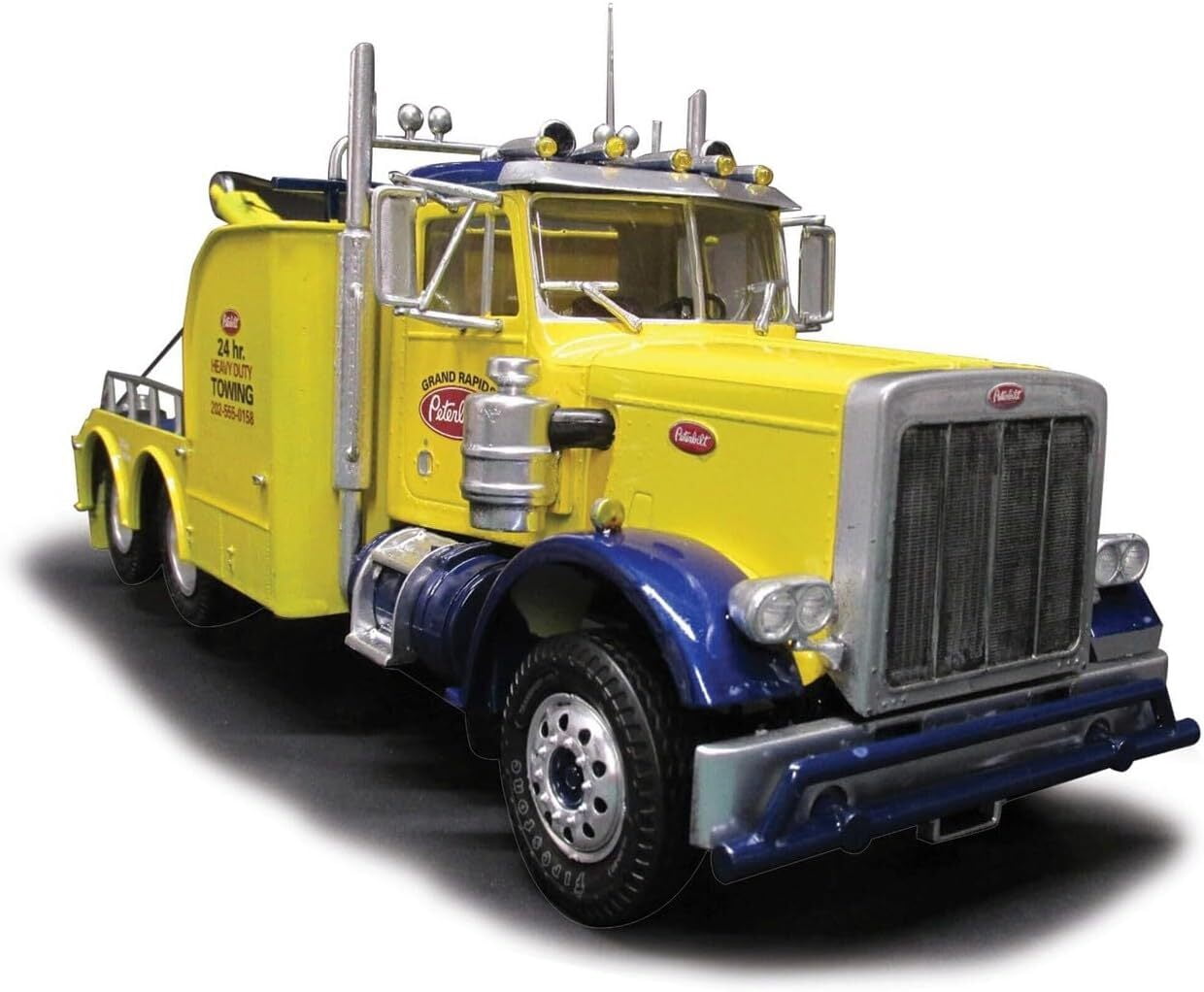 AMT Peterbilt 359 Wrecker 1:25 Scale Model Kit