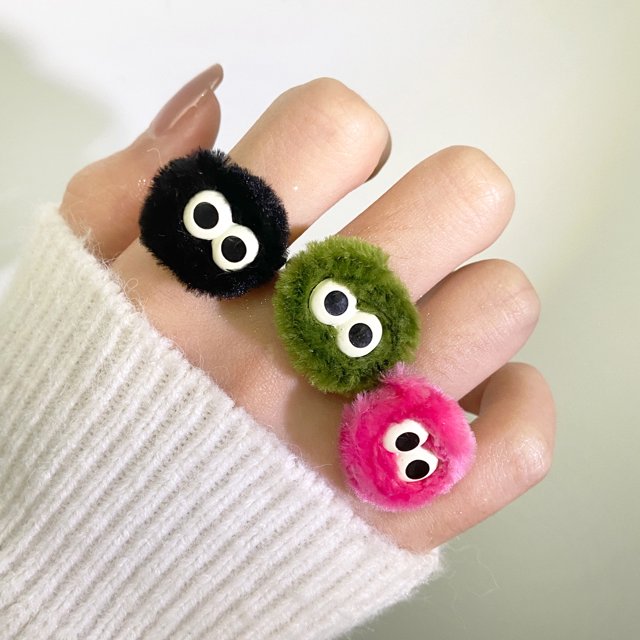 Fashionable and cute little briquette plush ring for women in autumn and winter niche design cartoon funny index finger ring personalized ring Couple jewelry Valentine's Day gift