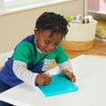 thumbnail image 2 of Herramienta de dibujo Playskool Magnatab que brilla en la oscuridad para niños a partir de 3 años, 2 of 6