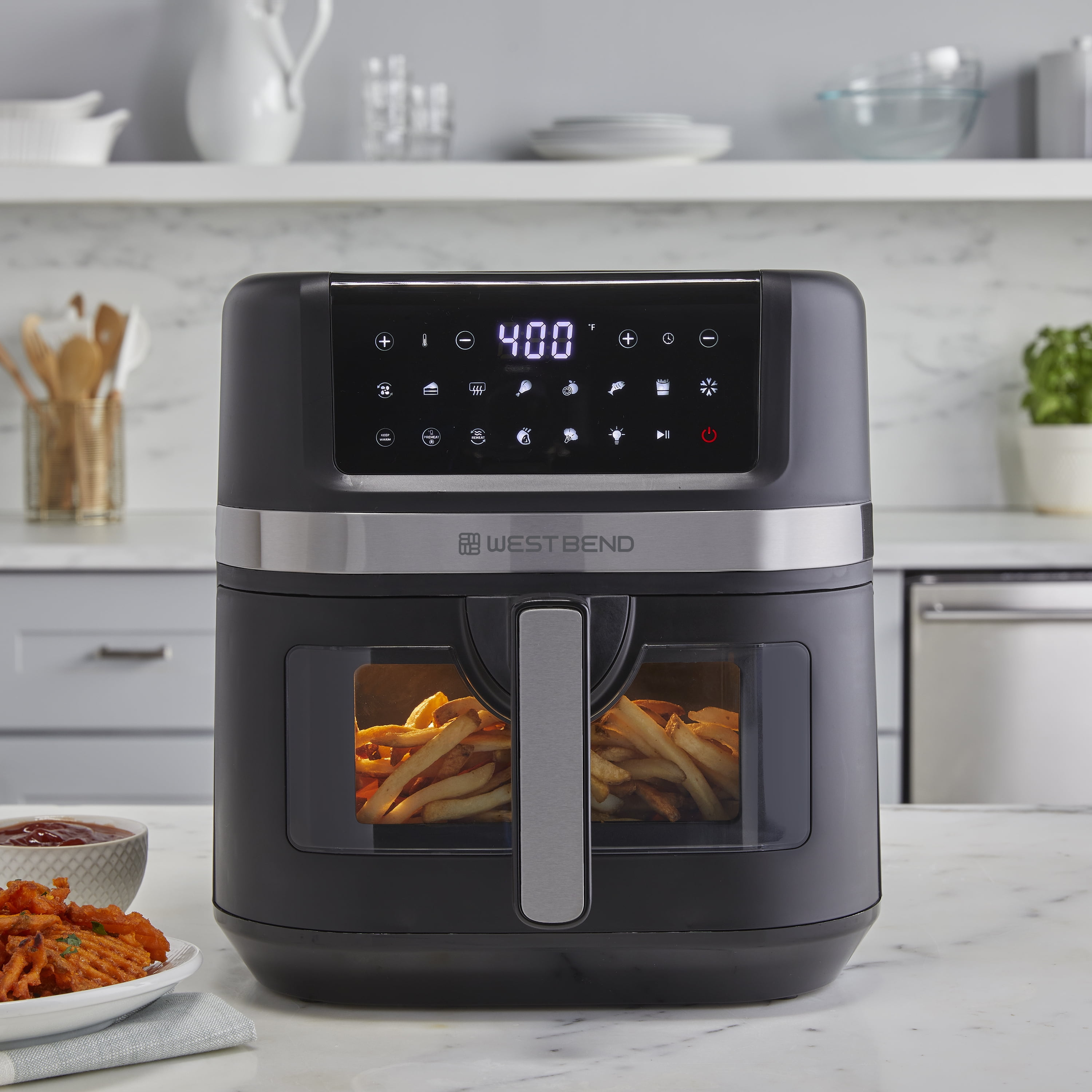 West Bend AFWB7QBK13 7 qt Air Fryer, Black with 13 One-Touch Presets