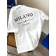 thumbnail image 2 of Camiseta informal de cuello redondo con estampado gráfico de Milano Italia, tejido de punto de poliéster, corte regular, con estampado geométrico, para adultos, manga corta de verano con ligero estira, 2 of 5
