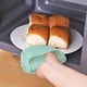 thumbnail image 3 of Pinzas resistentes al calor para guantes de horno y barbacoa, accesorios de cocina Verde claro, 3 of 7