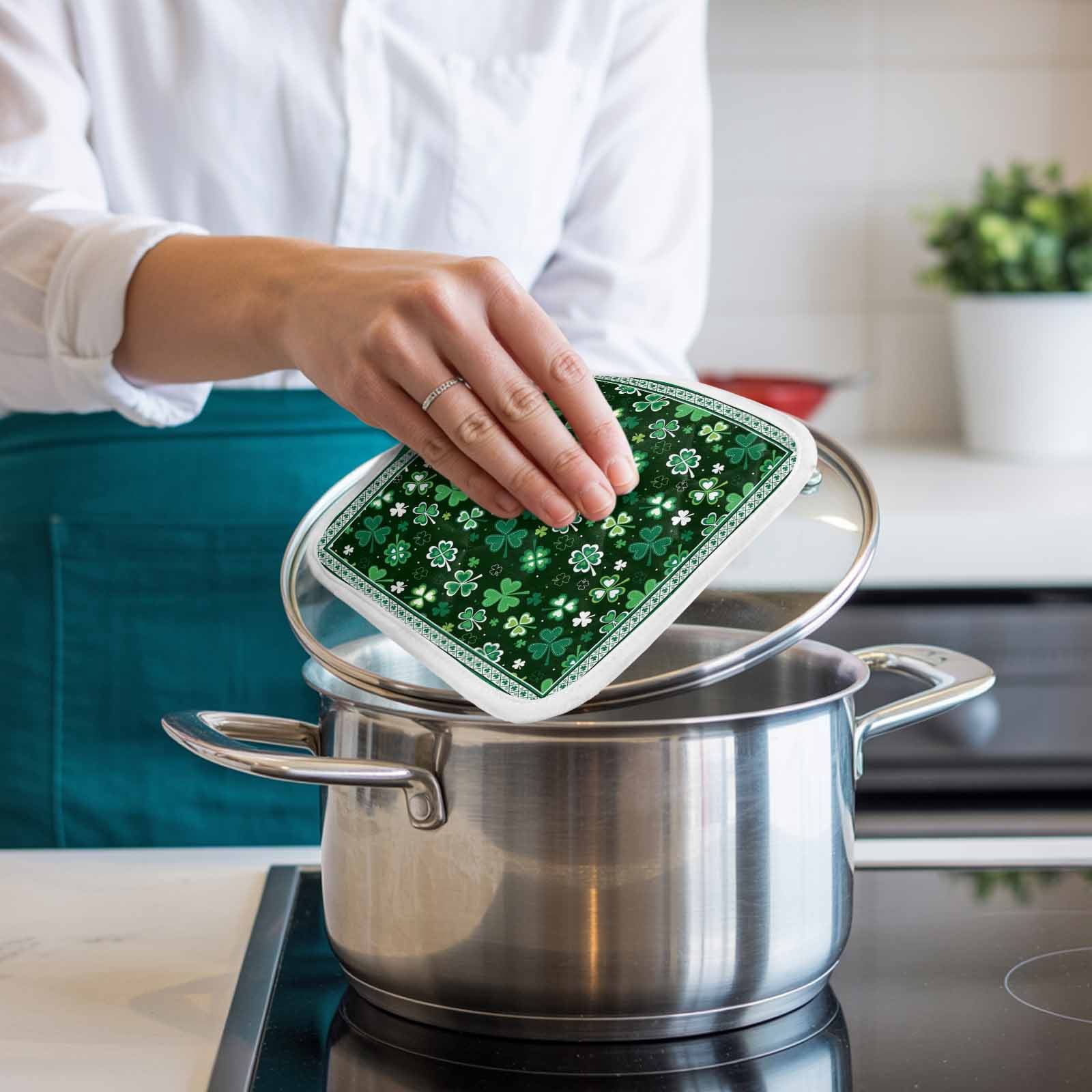 Green, Pot Holders for Kitchen Heatproof Potholder, 3 Pack St. Patrick's Day Shamrock Spring Checkered Hot Pads Multipurpose Oven Pads Cloth Potholders Trivet for Cooking Baking