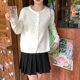 thumbnail image 1 of Cárdigan de punto para mujer primavera y otoño nuevo 2024 estilo coreano japonés informal versátil suave viento perla suéter con botones chaqueta de mujer, 1 of 3