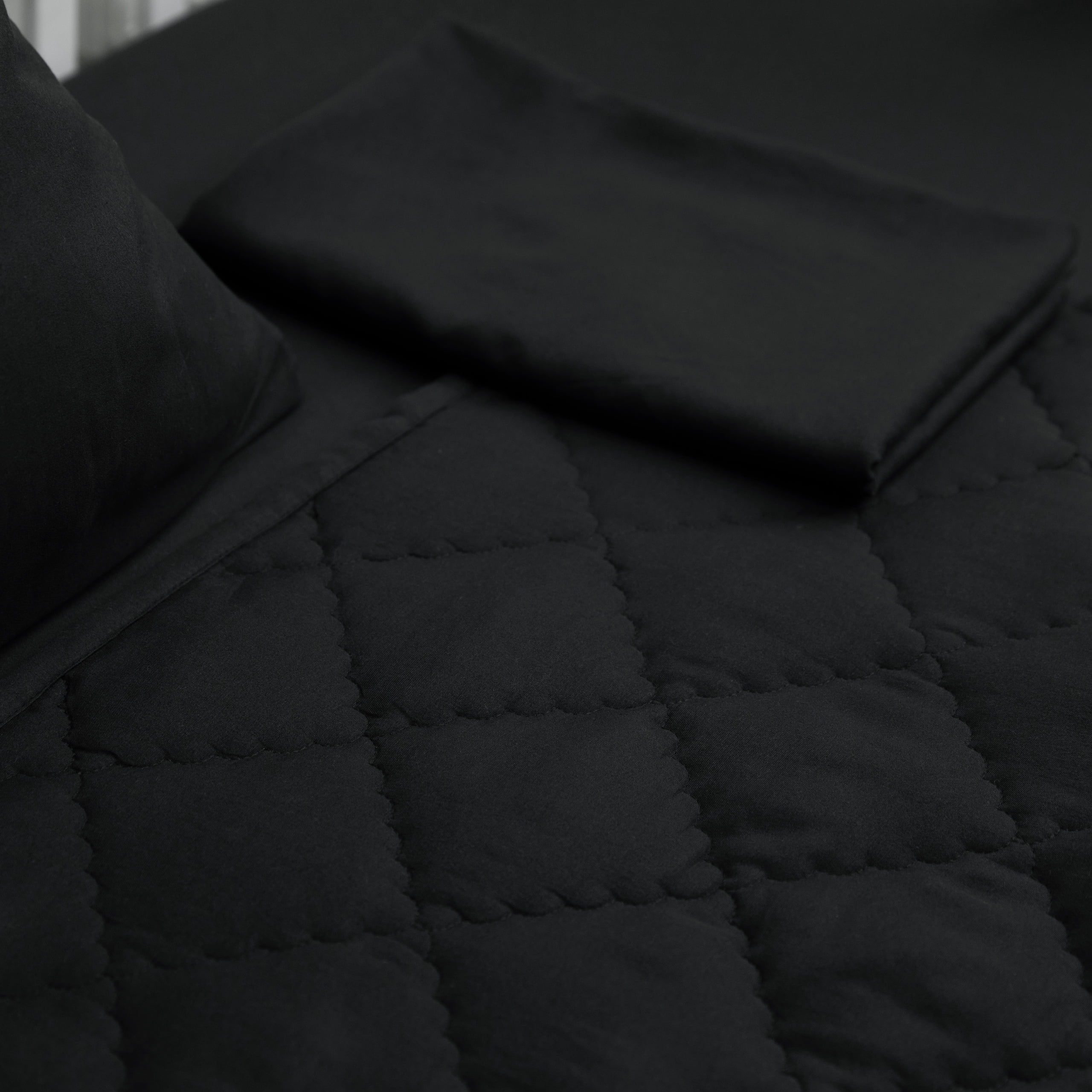 Organictune 4 Piece Microfiber Toddler Bedding Set, Breathable Crib Sheet Set for Boys and Girls, Includes Quilted Comforter, Flat Top Sheet, Fitted Sheet, Envelope Pillowcase, Black