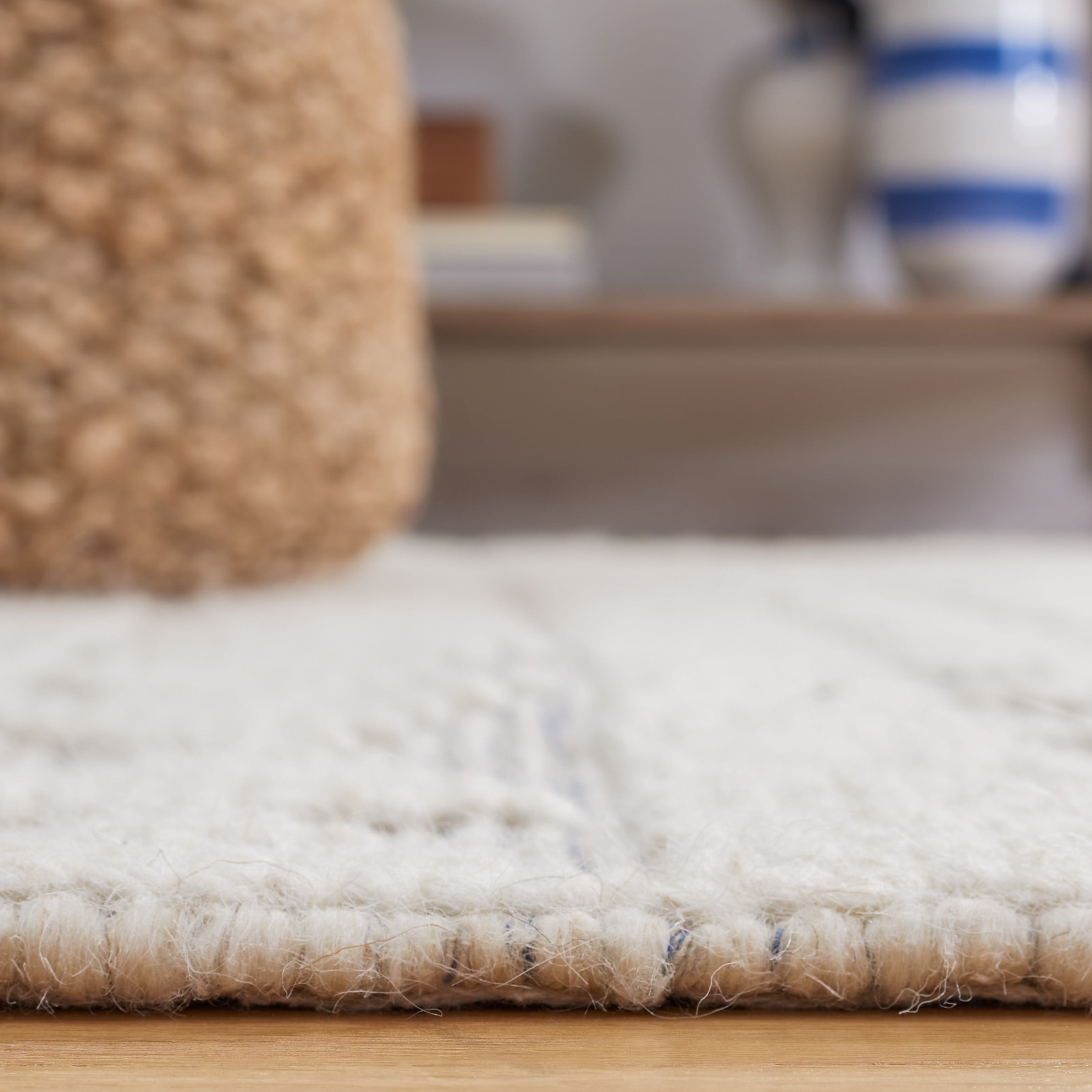 SAFAVIEH Natura Fulton Southwestern Wool Runner Rug, Ivory/Blue, 2'3" x 8'