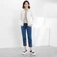 thumbnail image 3 of Chaqueta corta ligera de plumón de pato blanco con costuras de tela saludable para mujer, diseño moderno con cordón en la cintura, 3 of 4