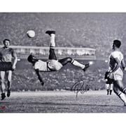 Pele Brazil Autographed 16" x 20" Bicycle Kick Photograph - Fanatics Authentic Certified