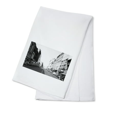 

Tacoma Washington View of Broadway (100% Cotton Tea Towel Decorative Hand Towel Kitchen and Home)