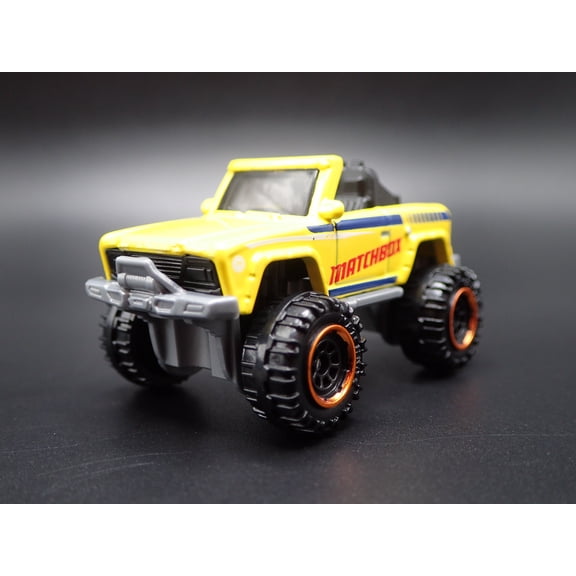 (Open Box) INTERNATIONAL SCOUT 4X4 YELLOW 1:64 SCALE COLLECTIBLE DIECAST MODEL CAR