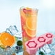 thumbnail image 2 of Bandeja de hielo reutilizable con tapa | 3 Moldes de hielo cilíndricos huecos | Cubitos de hielo grandes apilables para whisky, cócteles, café | Silicona de grado alimenticio | A prueba de fugas,, 2 of 5