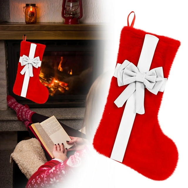 Décorations de Noël Extérieures Hangs Bas de Noël Rouges Ornements Suspendus pour Cheminée de Noël Chaussettes en Peluche Bonbons Bas avec Nœud en Velours Rouge pour Décorations de Vacances de Noël en Famille