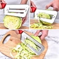 thumbnail image 1 of Cortador de verduras multifuncional con cuchillas de acero inoxidable, mango antideslizante, herramienta de cocina compacta para pelar, rebanar, triturar y preparar alimentos., 1 of 7