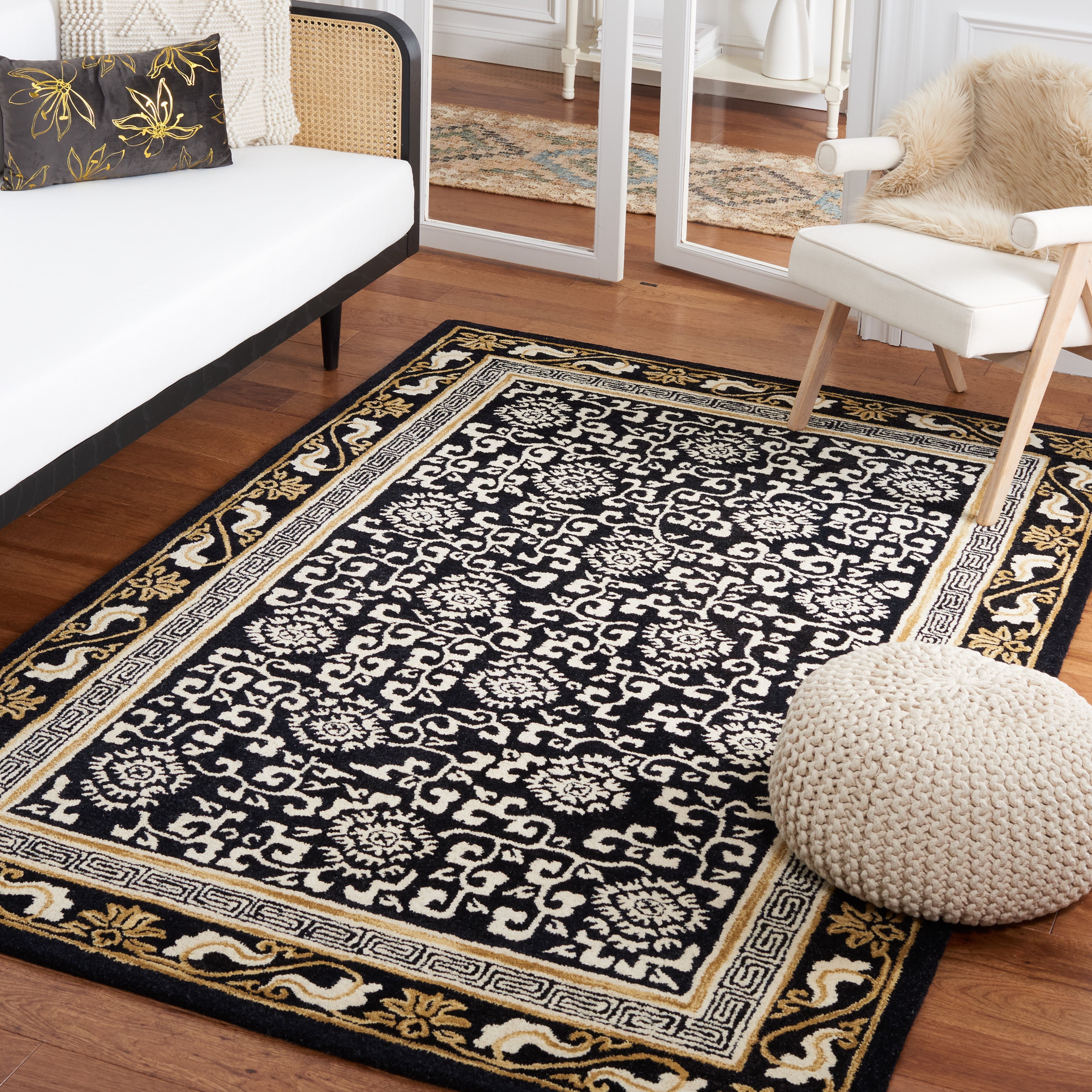 SAFAVIEH Antiquity Tiarnan Oriental Wool Area Rug, Black/Ivory, 6' x 6' Square