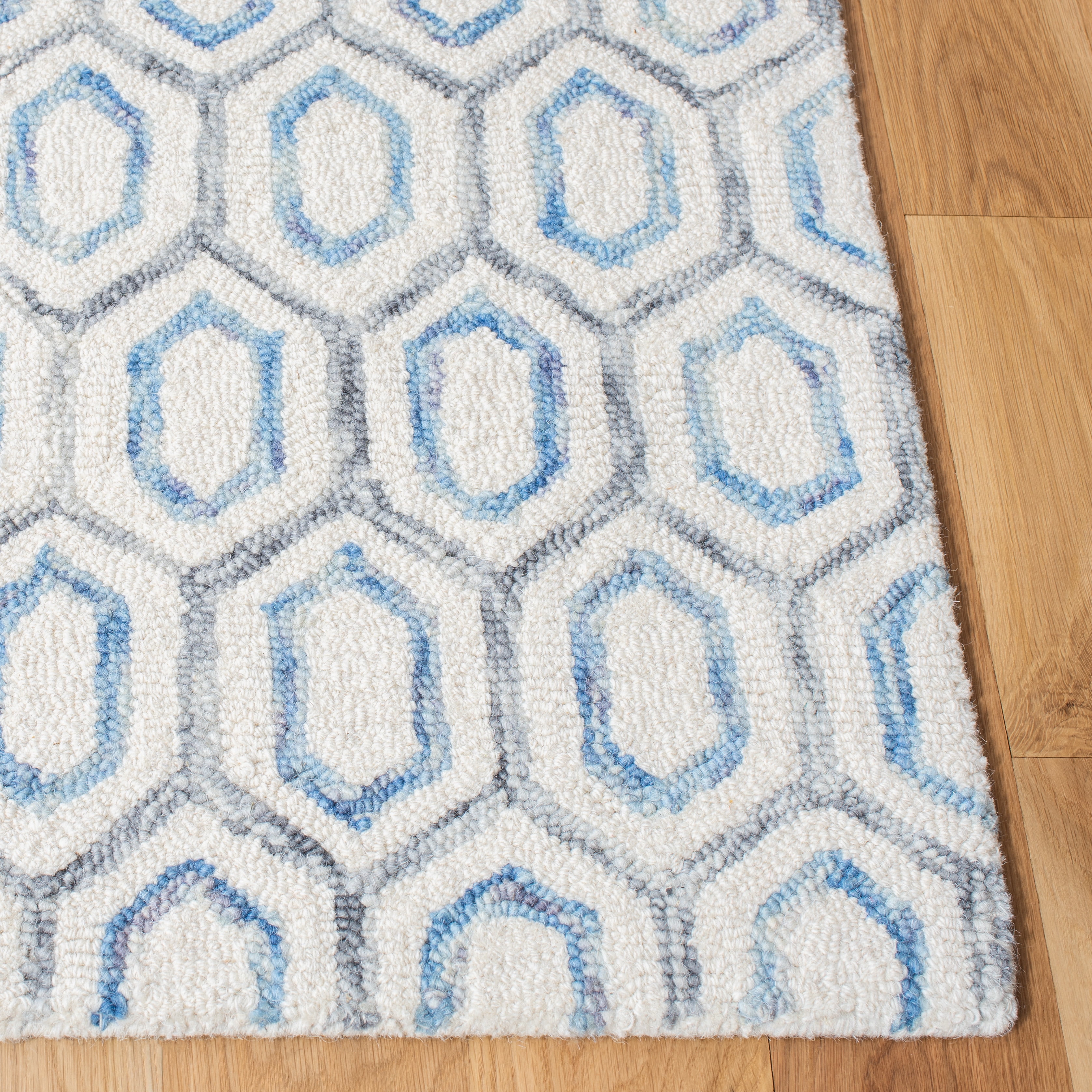 Safavieh Metro Jessamine Geometric Area Rug, Ivory/Blue, 3' x 5'