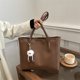 thumbnail image 4 of Bolso de gran capacidad y alto valor para mujer, nuevo bolso de invierno 2025, versátil, para ir al trabajo, para mujer, bolso de hombro grande, 4 of 5