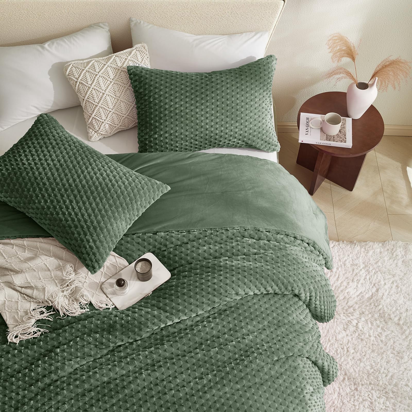 Petrichor Cozy Flannel Comforter Set, Warm and Soft Twin Size Quilt for Winter, 3 Piece Bedding Set with 2 Pillowcases, Green